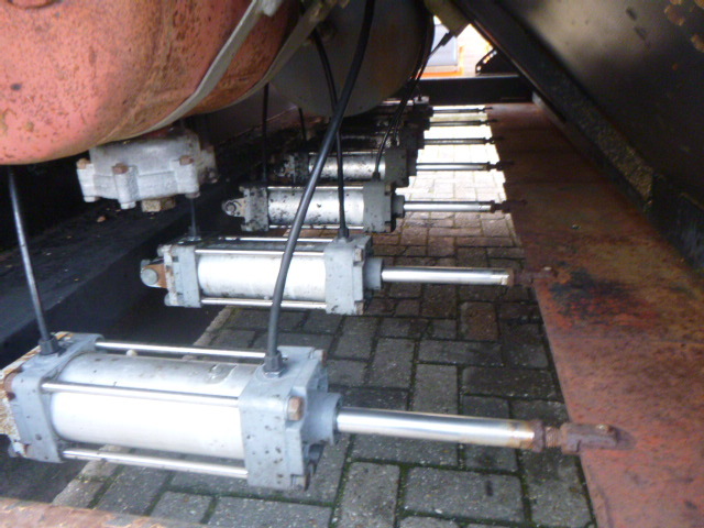 Travaux routiers DYNAPAC HR21  Chip Spreader: photos 12