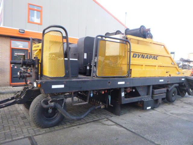 Travaux routiers DYNAPAC HR21  Chip Spreader: photos 18