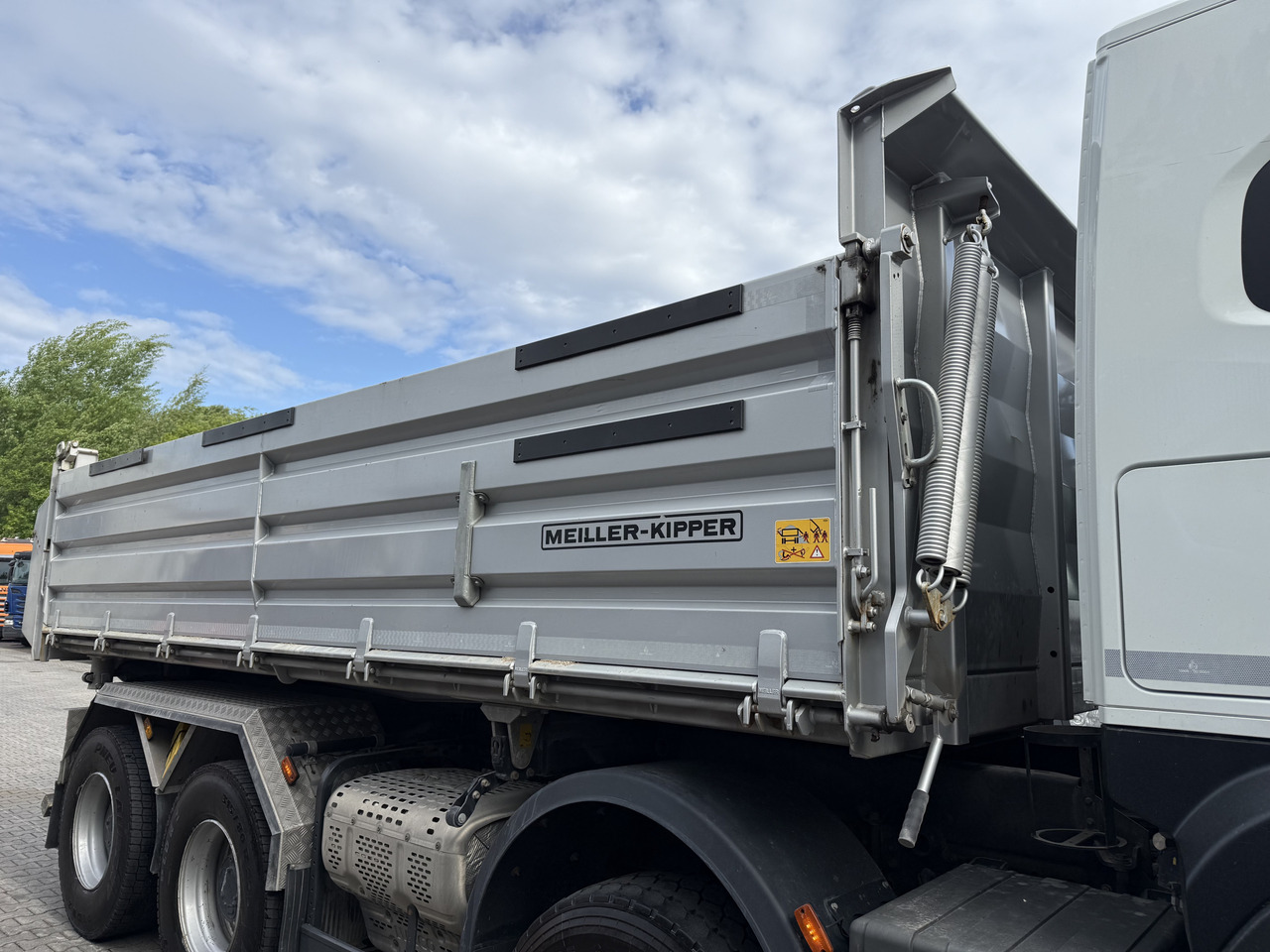 Iveco T-Way 510 / AT410T51 8X4 Meiller - Camion benne: photos 2 Iveco T-Way 510 / AT410T51 8X4 Meiller - Camion benne: photos 2