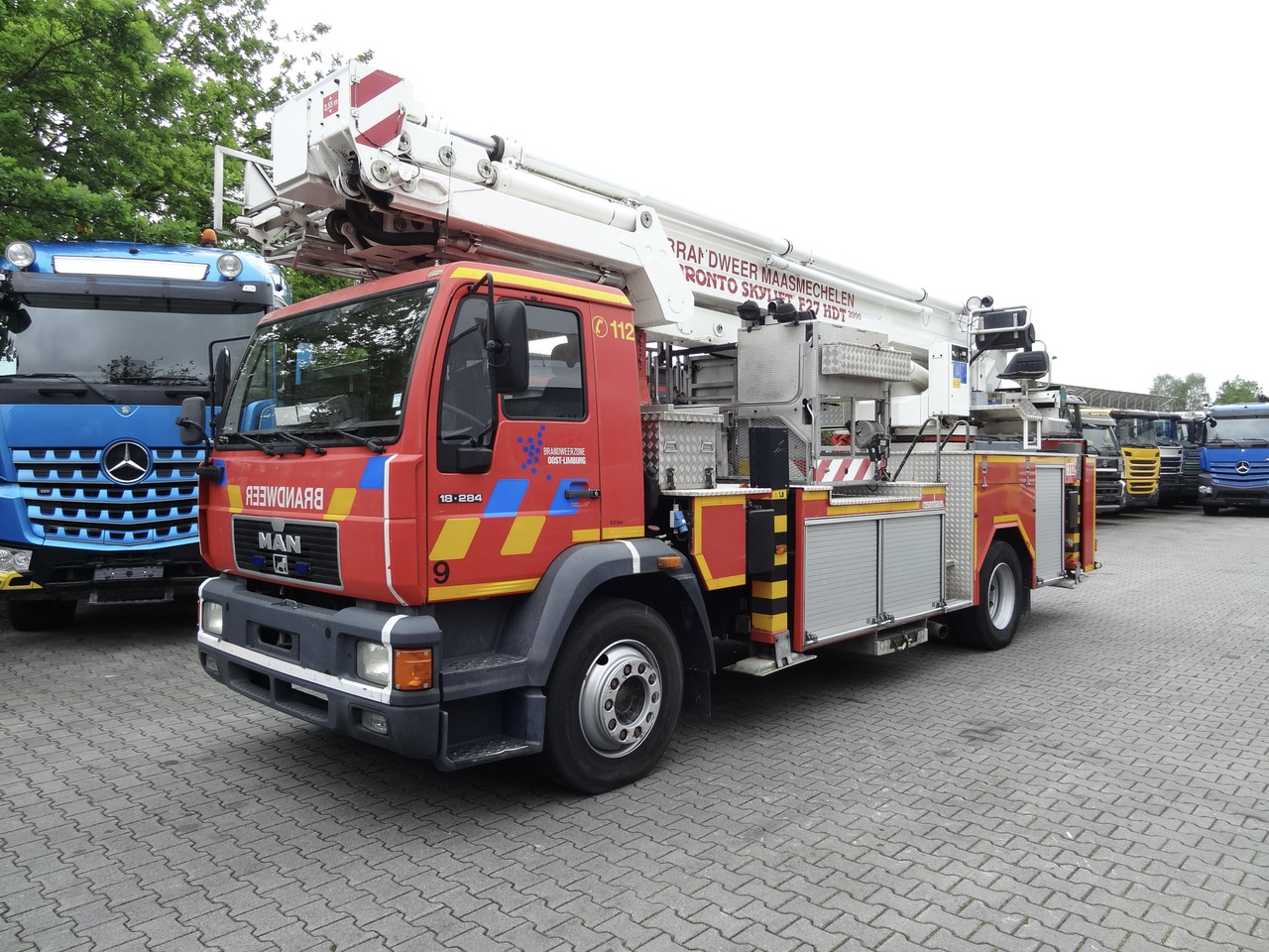 MAN L2000 18.284 Feuerwehr Bronto Skylift 27 Meter - Camion avec nacelle: photos 1 MAN L2000 18.284 Feuerwehr Bronto Skylift 27 Meter - Camion avec nacelle: photos 1
