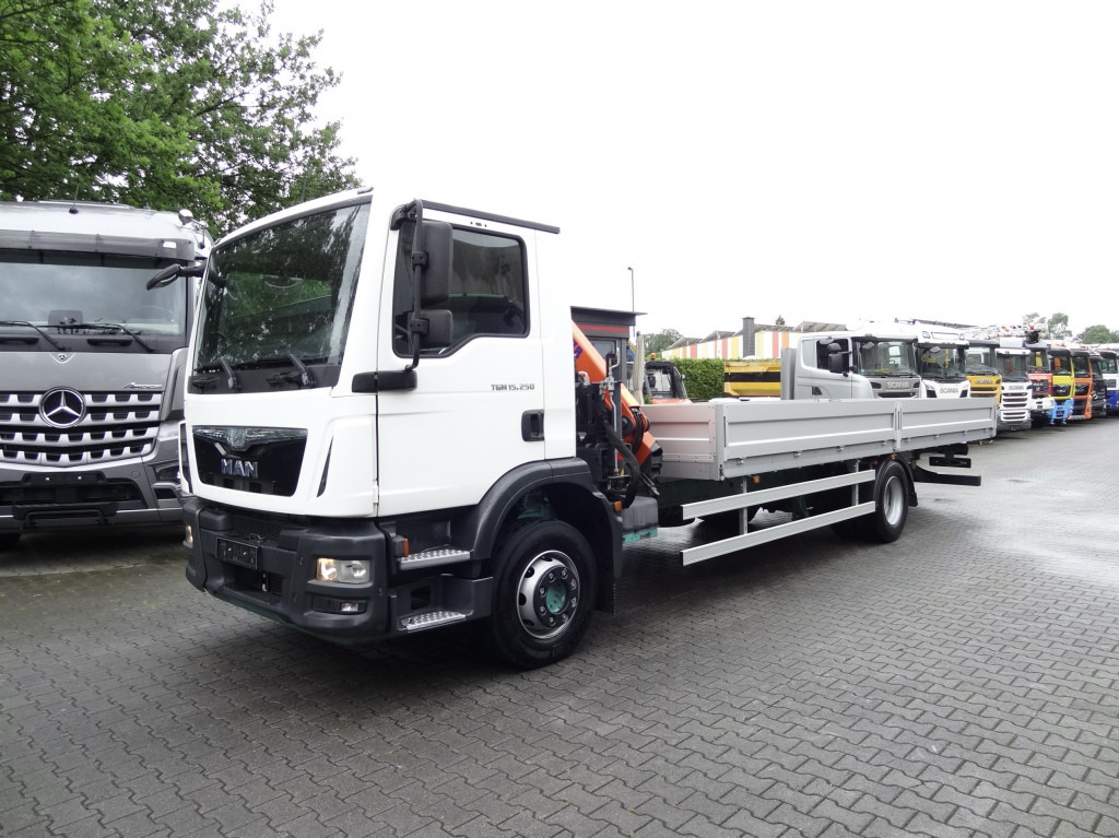 MAN TGM 15.250 Pesci SE78/2 Kran - Camion grue, Camion plateau: photos 1 MAN TGM 15.250 Pesci SE78/2 Kran - Camion grue, Camion plateau: photos 1