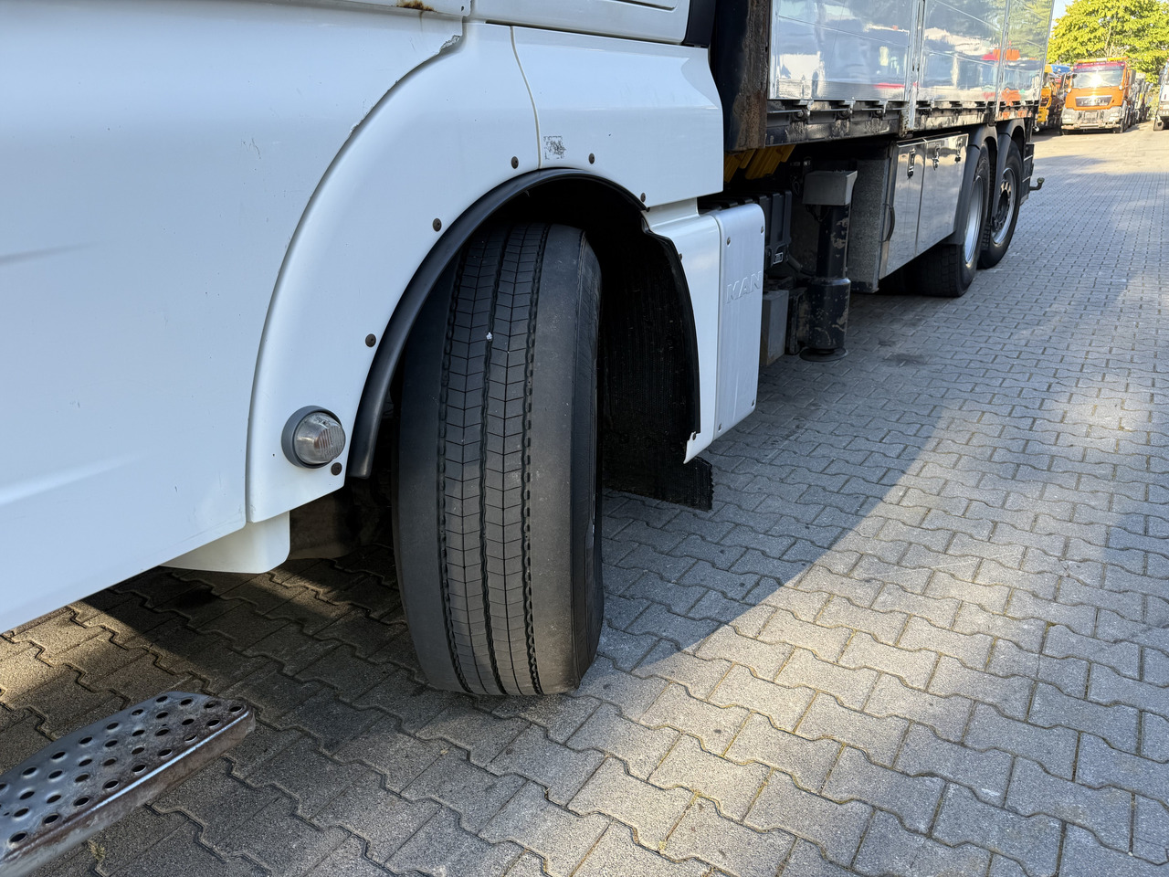 MAN TGX 26.480 6X2 Hiab 422 + Jib + Winde - Camion plateau, Camion grue: photos 2 MAN TGX 26.480 6X2 Hiab 422 + Jib + Winde - Camion plateau, Camion grue: photos 2