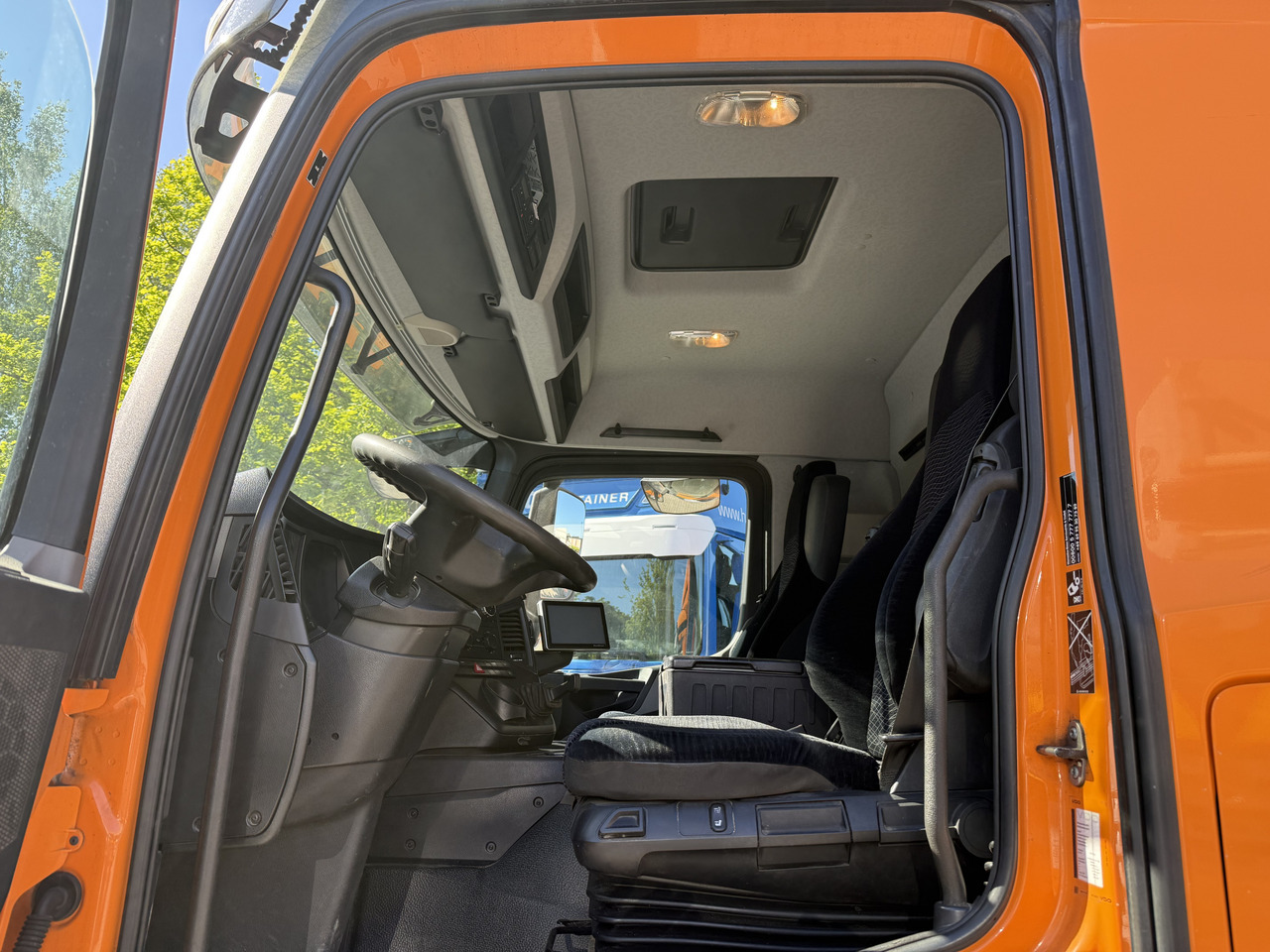 Mercedes-Benz Actros 1827 Kran Palfinger PK 9002 - Camion à rideaux coulissants, Camion grue: photos 4 Mercedes-Benz Actros 1827 Kran Palfinger PK 9002 - Camion à rideaux coulissants, Camion grue: photos 4