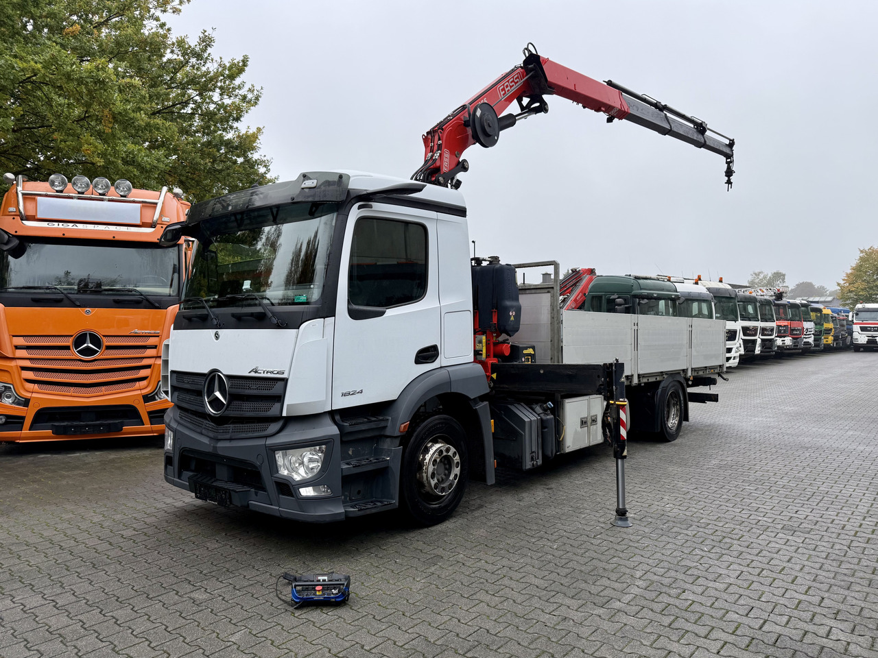 Camion grue, Camion plateau Mercedes-Benz Actros MP5 1824 Kran Fassi F155: photos 1