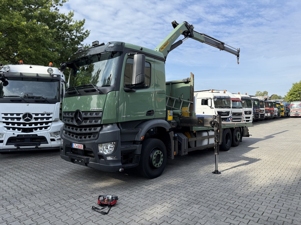 Mercedes-Benz Arocs 2542 6X2 Kran Palfinger 16001 - Camion plateau, Camion grue: photos 1 Mercedes-Benz Arocs 2542 6X2 Kran Palfinger 16001 - Camion plateau, Camion grue: photos 1