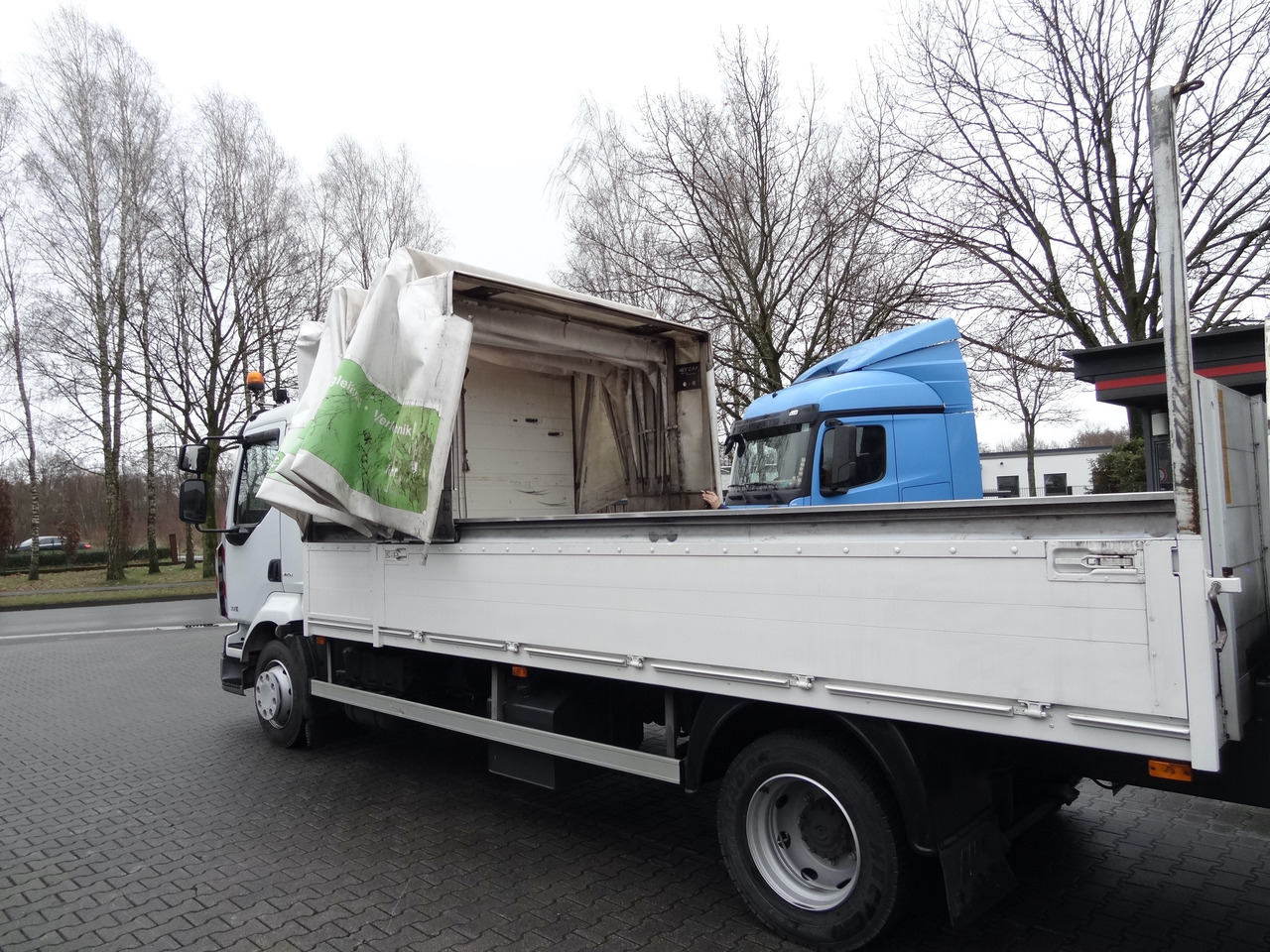 Renault Midlum 300.12 Fassi F80 - Camion grue, Camion plateau: photos 3 Renault Midlum 300.12 Fassi F80 - Camion grue, Camion plateau: photos 3