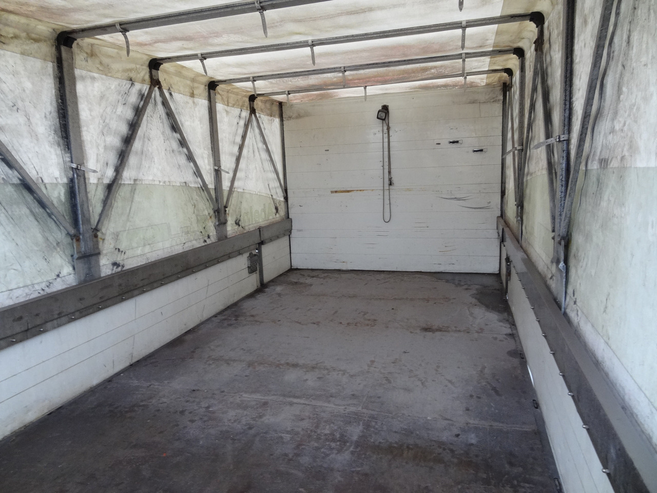 Renault Midlum 300.12 Fassi F80 - Camion plateau, Camion grue: photos 4 Renault Midlum 300.12 Fassi F80 - Camion plateau, Camion grue: photos 4