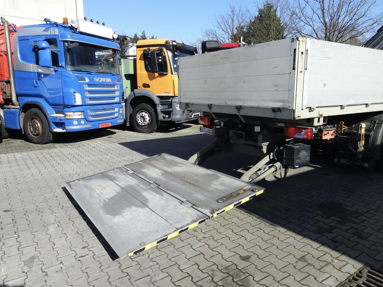 Scania R440 6X2*4 Kran HMF 3000 bis 30 Meter - Camion plateau, Camion grue: photos 4 Scania R440 6X2*4 Kran HMF 3000 bis 30 Meter - Camion plateau, Camion grue: photos 4
