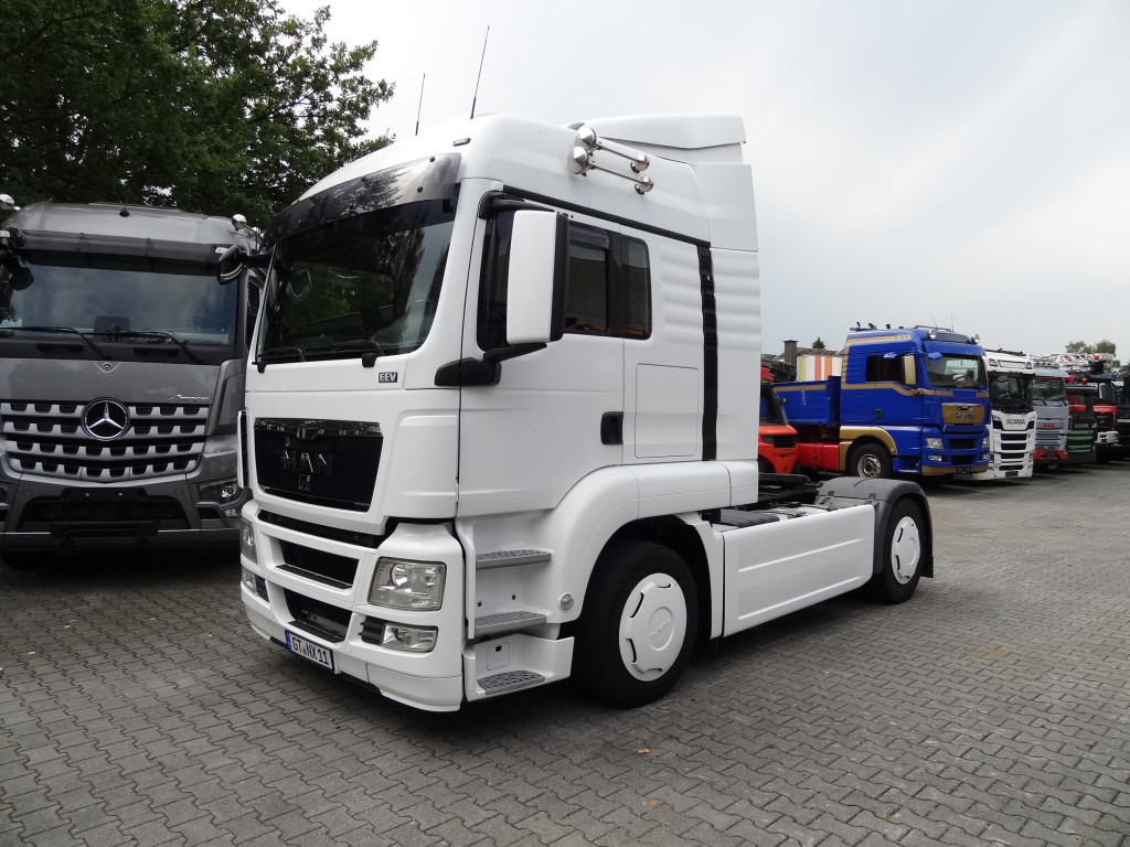 MAN TGS 18.320 LLS Fahrschule/ driving school - Tracteur routier: photos 1 MAN TGS 18.320 LLS Fahrschule/ driving school - Tracteur routier: photos 1