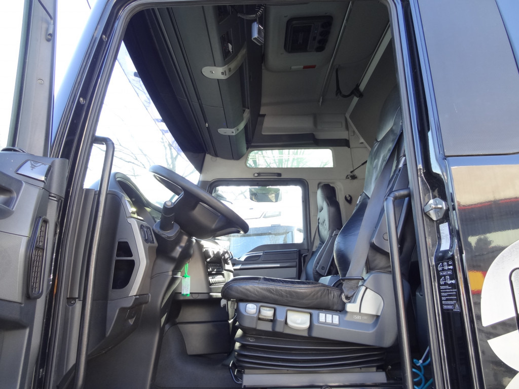 MAN TGX 18.680 V8 - Tracteur routier: photos 3 MAN TGX 18.680 V8 - Tracteur routier: photos 3