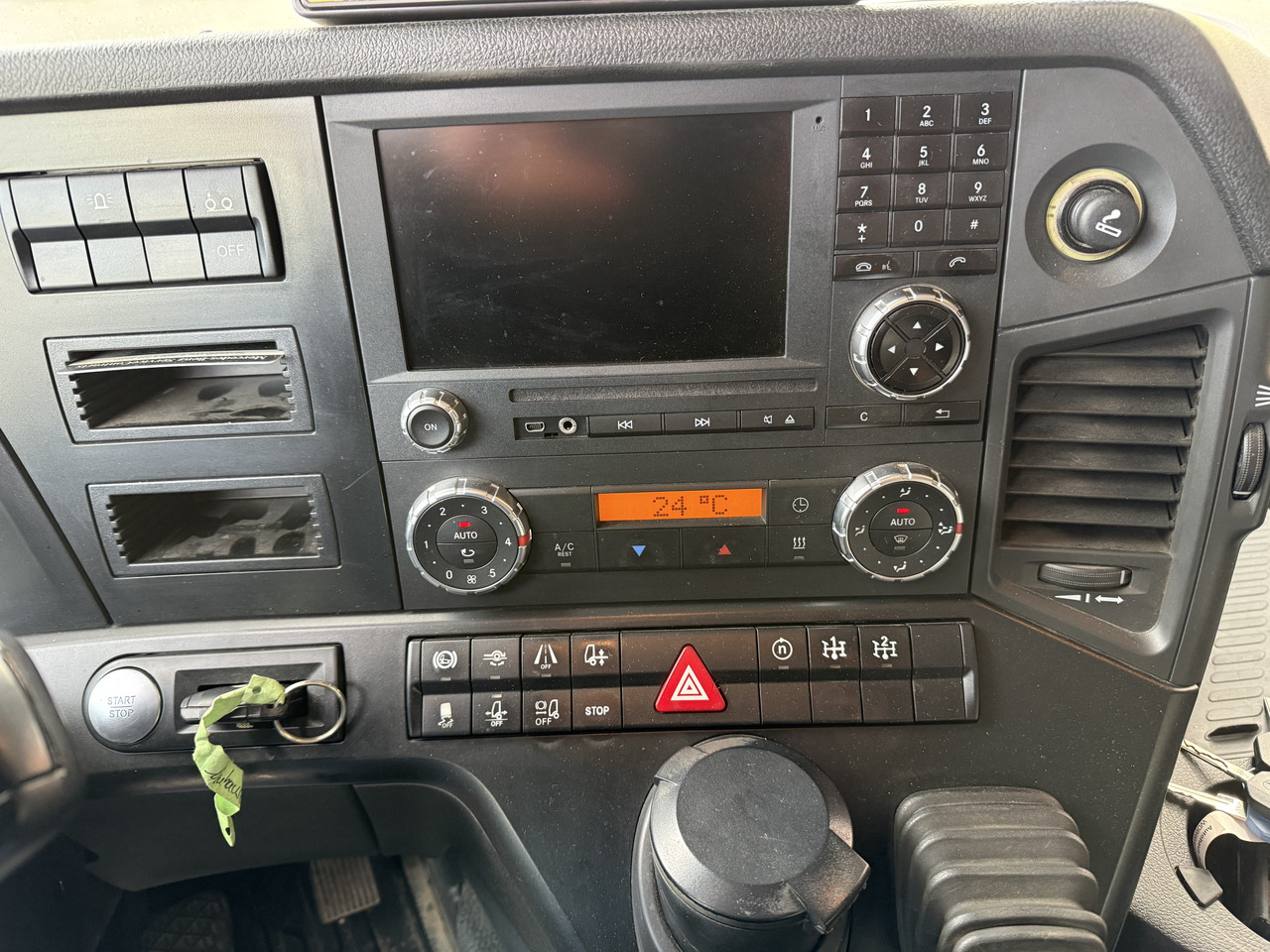 Mercedes-Benz Arocs 2653 6X4 Kran Kesla 2124L - Tracteur routier: photos 2 Mercedes-Benz Arocs 2653 6X4 Kran Kesla 2124L - Tracteur routier: photos 2