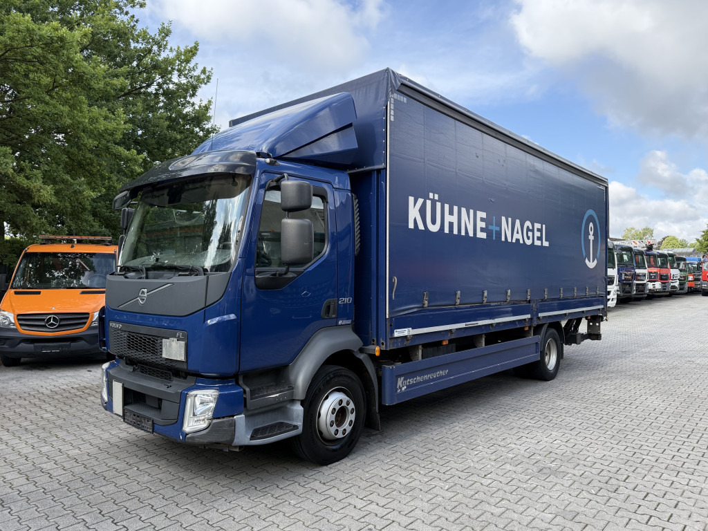 Volvo FL210 14 Tonner - Camion à rideaux coulissants: photos 1 Volvo FL210 14 Tonner - Camion à rideaux coulissants: photos 1