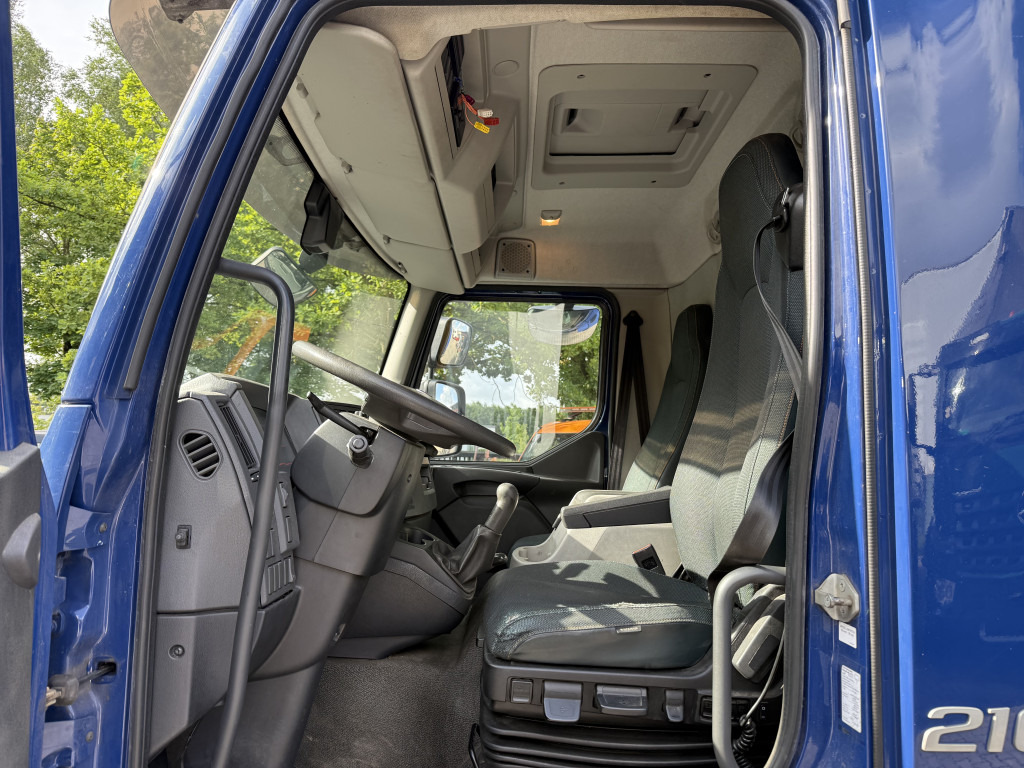 Volvo FL210 14 Tonner - Camion à rideaux coulissants: photos 4 Volvo FL210 14 Tonner - Camion à rideaux coulissants: photos 4