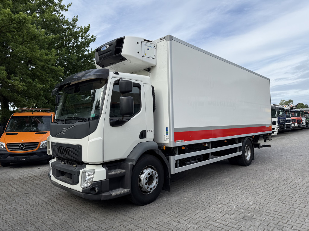 Volvo FL250.18 Carrier Supra 850Mt - Camion frigorifique: photos 1 Volvo FL250.18 Carrier Supra 850Mt - Camion frigorifique: photos 1