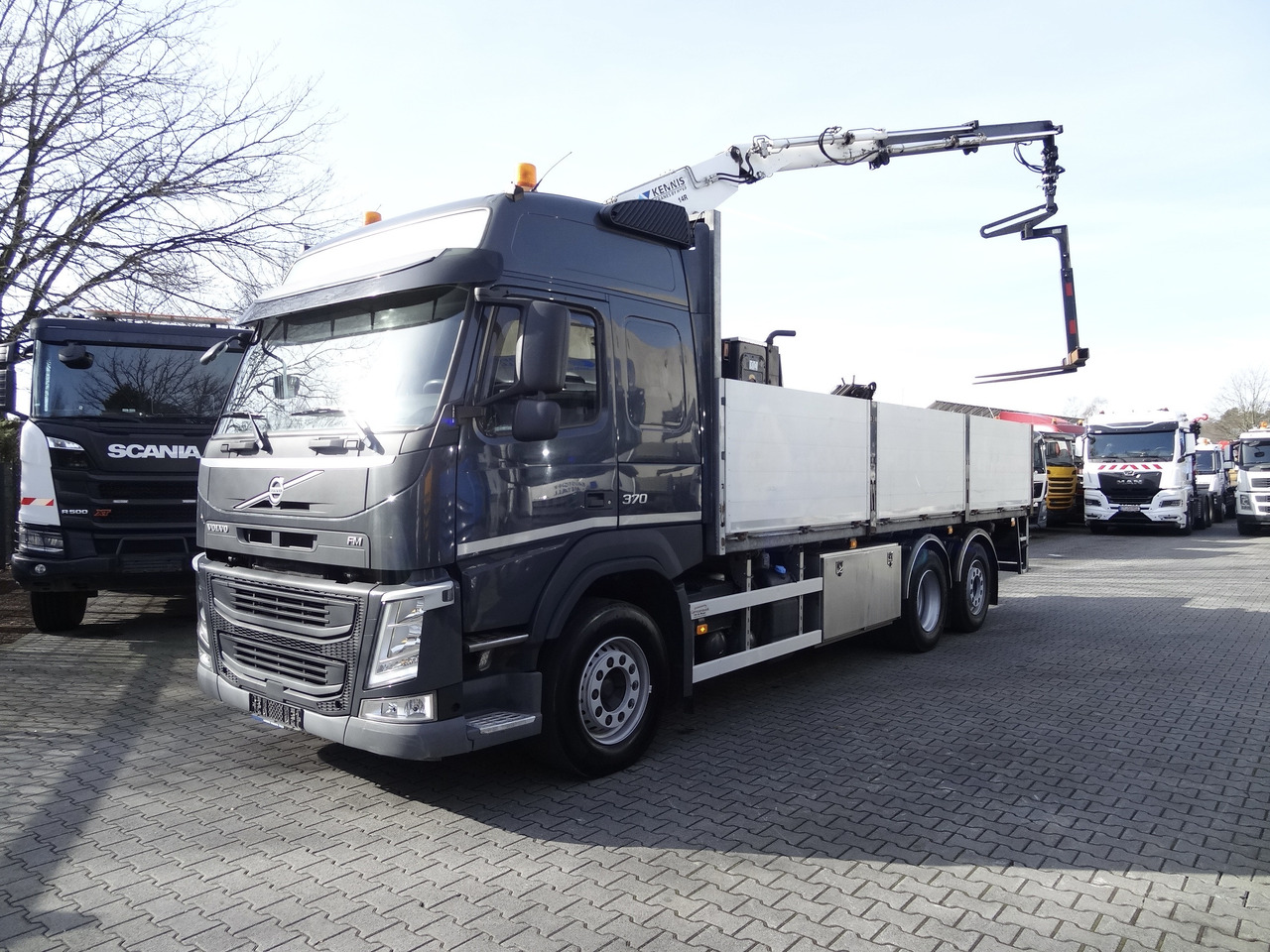 Volvo FM370 6X2*4 Kennis K14 Kran - Camion plateau, Camion grue: photos 1 Volvo FM370 6X2*4 Kennis K14 Kran - Camion plateau, Camion grue: photos 1