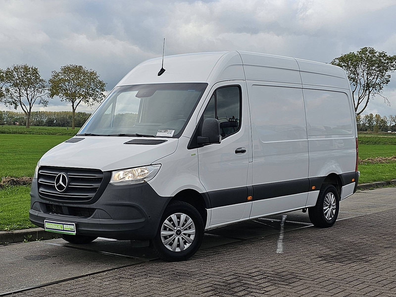 Mercedes-Benz Sprinter 317 L2H2 Mbux Trekhaak ! - Fourgon utilitaire: photos 2 Mercedes-Benz Sprinter 317 L2H2 Mbux Trekhaak ! - Fourgon utilitaire: photos 2