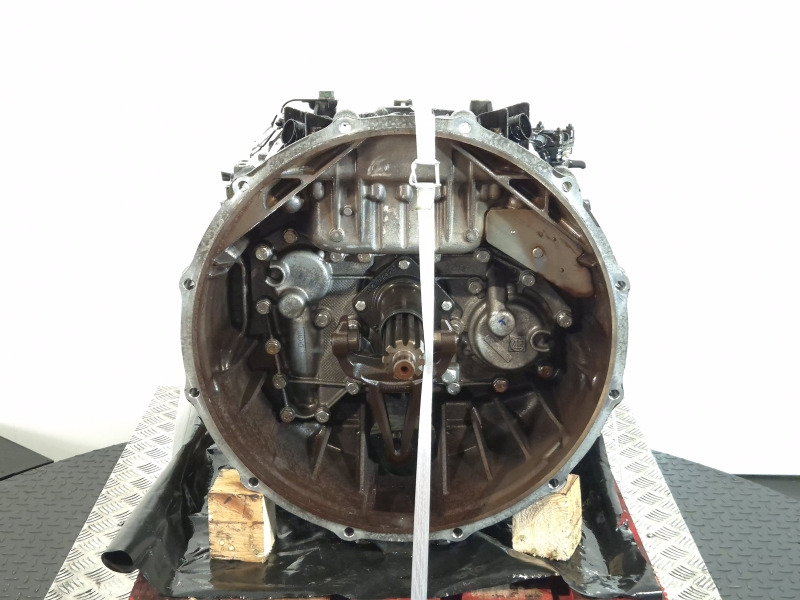 ZF Astronic 12AS2330TD Gearbox - Boîte de vitesse: photos 2 ZF Astronic 12AS2330TD Gearbox - Boîte de vitesse: photos 2