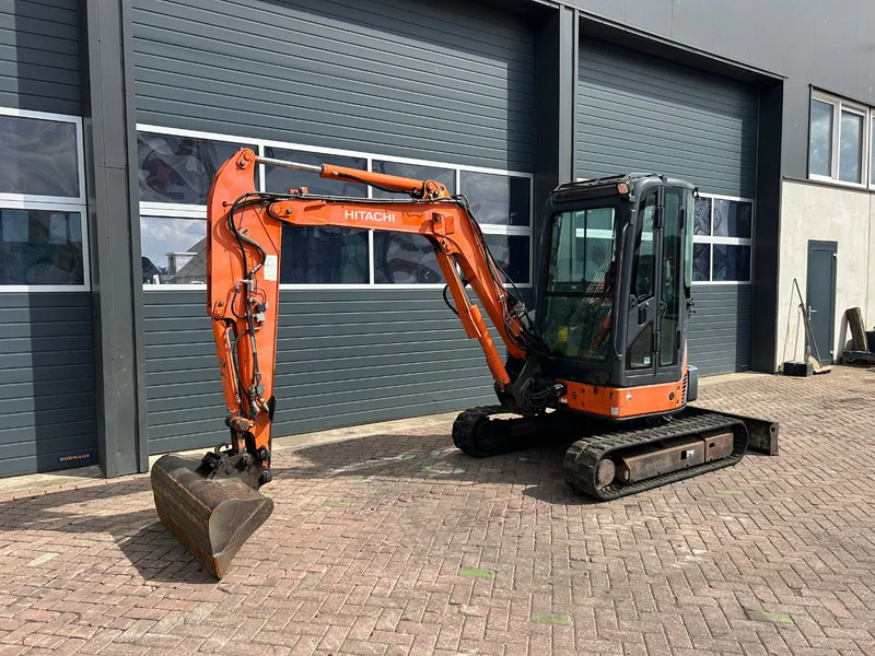 Hitachi ZX35U-2 - Mini pelle: photos 1 Hitachi ZX35U-2 - Mini pelle: photos 1