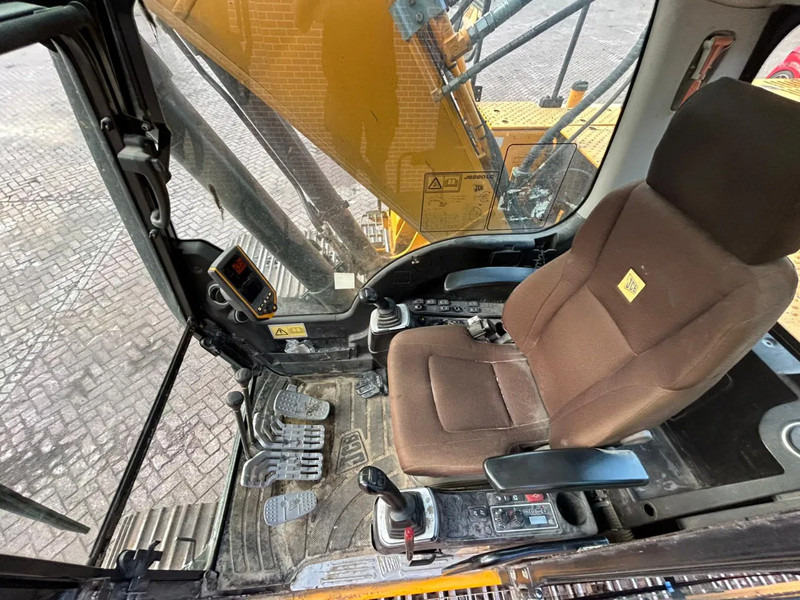 JCB JS220LC - Pelle sur chenille: photos 5 JCB JS220LC - Pelle sur chenille: photos 5