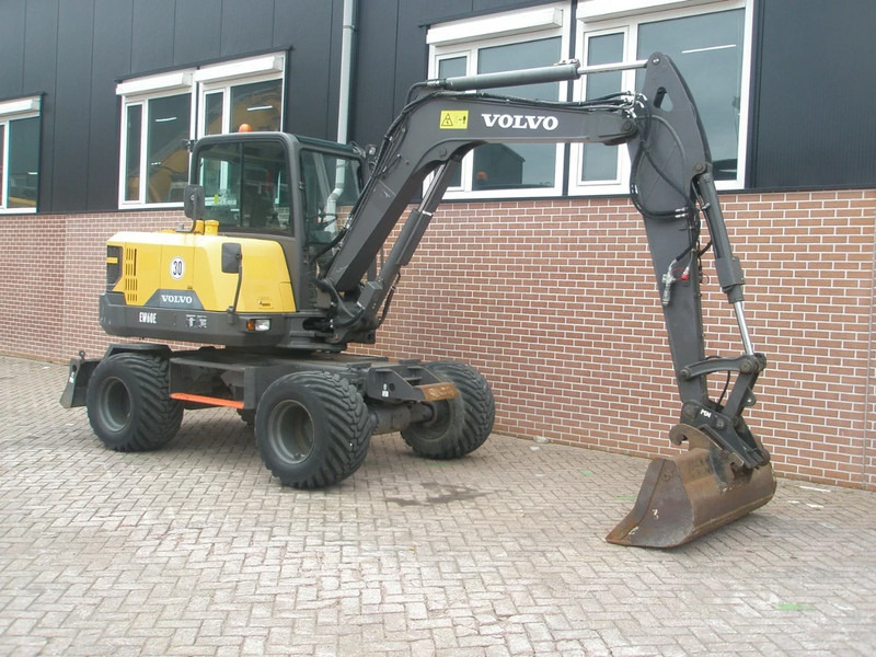 Volvo EW60E - Pelle sur pneus: photos 4 Volvo EW60E - Pelle sur pneus: photos 4