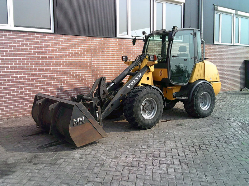 Volvo L25B - Chargeuse sur pneus: photos 1 Volvo L25B - Chargeuse sur pneus: photos 1