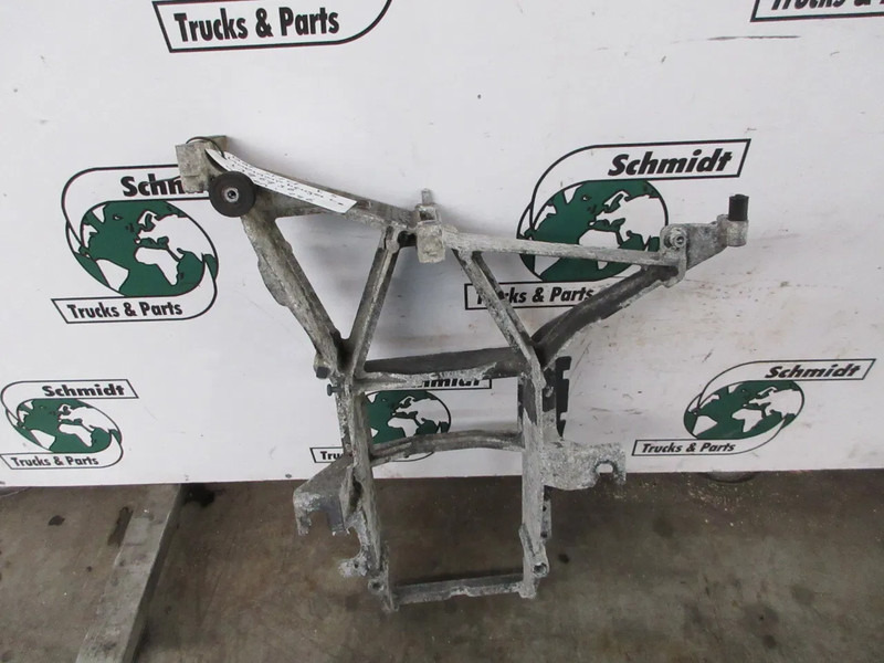 DAF 1396936 KOPLAMPBEUGEL LINKS DAF XF 105 EURO 5 - Cabine et intérieur pour Camion: photos 3 DAF 1396936 KOPLAMPBEUGEL LINKS DAF XF 105 EURO 5 - Cabine et intérieur pour Camion: photos 3
