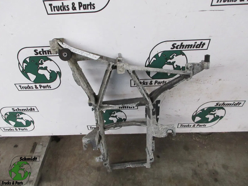 DAF 1396936 KOPLAMPBEUGEL LINKS DAF XF 105 EURO 5 - Cabine et intérieur pour Camion: photos 1 DAF 1396936 KOPLAMPBEUGEL LINKS DAF XF 105 EURO 5 - Cabine et intérieur pour Camion: photos 1