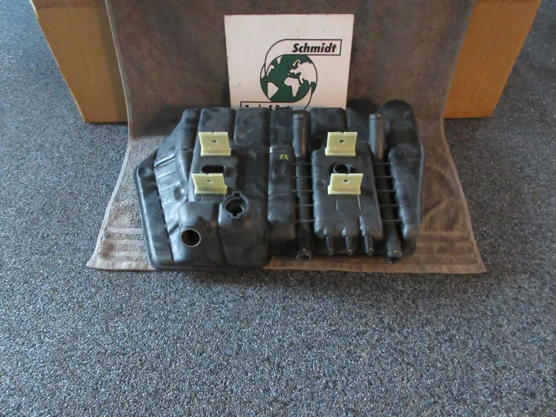 DAF 1626237 EXPANSIEVAT GEBRUIK EN NIEUWE OP VOORRAAD !!!!! EURO 5 - Vase d'expansion pour Camion: photos 4 DAF 1626237 EXPANSIEVAT GEBRUIK EN NIEUWE OP VOORRAAD !!!!! EURO 5 - Vase d'expansion pour Camion: photos 4