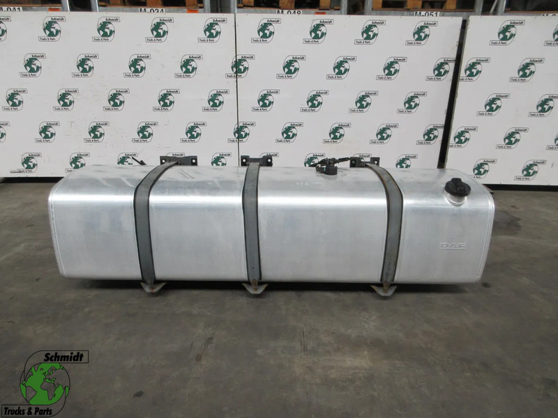 DAF 1733904 // 1949903 // 800 LITER DIESEL TANK DAF XF CF - Réservoir de carburant pour Camion: photos 1 DAF 1733904 // 1949903 // 800 LITER DIESEL TANK DAF XF CF - Réservoir de carburant pour Camion: photos 1