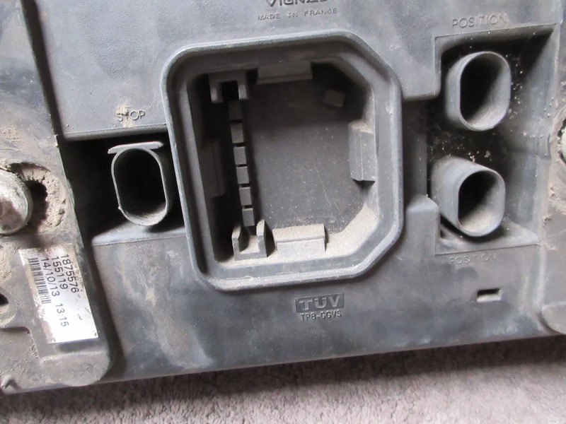 DAF 1875576 ACHTERLAMP DAF XF CF LF EURO 6 RECHTS - Feu arrière pour Camion: photos 5 DAF 1875576 ACHTERLAMP DAF XF CF LF EURO 6 RECHTS - Feu arrière pour Camion: photos 5