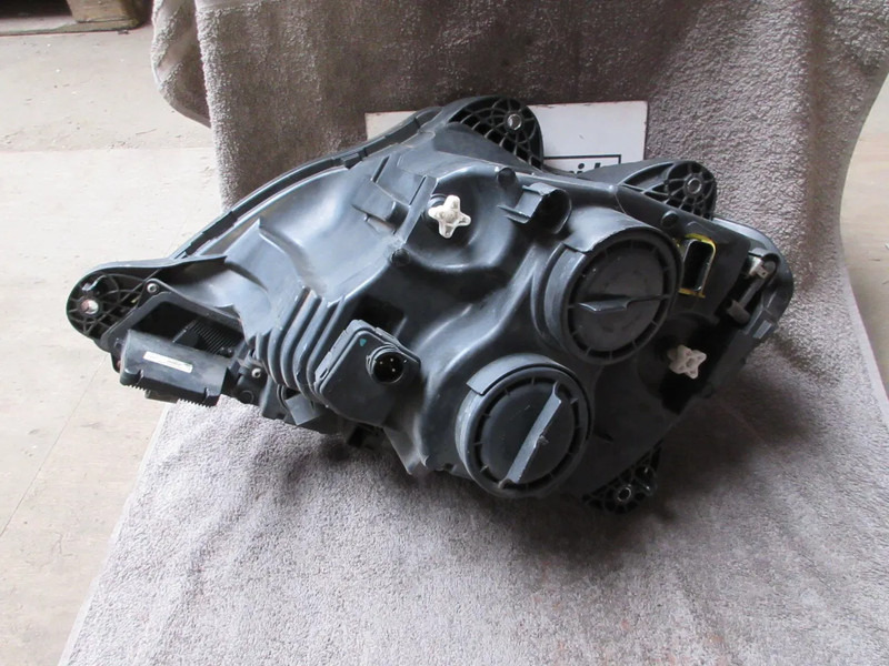 DAF 1939778 KOPLAMP DAF CF XF EURO 6 RECHTS - Feu avant pour Camion: photos 3 DAF 1939778 KOPLAMP DAF CF XF EURO 6 RECHTS - Feu avant pour Camion: photos 3