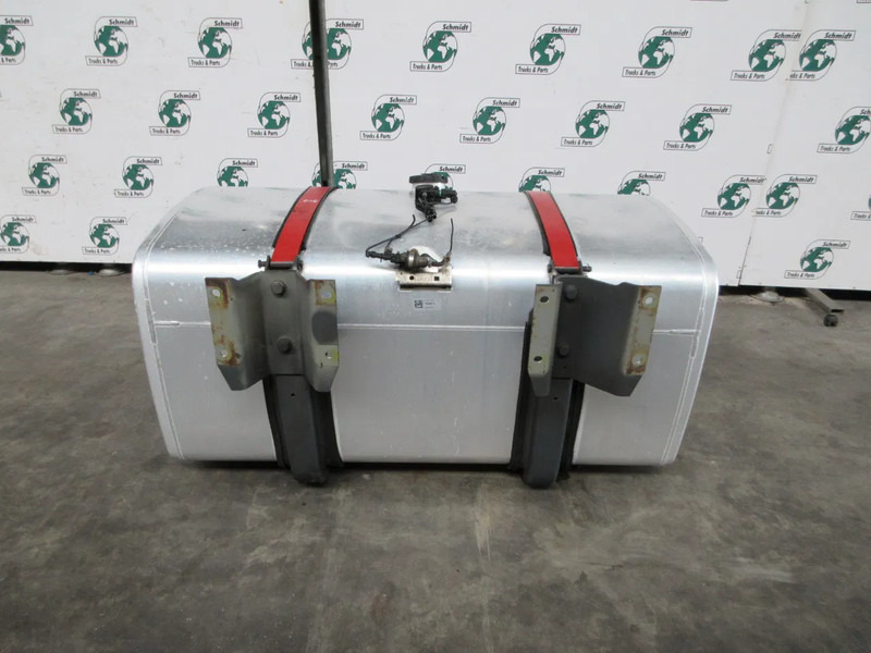 DAF 1949912 DIESELTANK 640 LITER DAF XF CF EURO 6 MODEL 2020 - Réservoir de carburant pour Camion: photos 3 DAF 1949912 DIESELTANK 640 LITER DAF XF CF EURO 6 MODEL 2020 - Réservoir de carburant pour Camion: photos 3