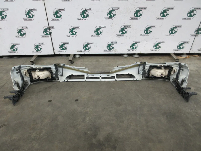 DAF 1953385 // 2032701 // 2032702 BUMPER MET MISTLAMP DAF XF 480 EURO 6 - Pare-chocs pour Camion: photos 2 DAF 1953385 // 2032701 // 2032702 BUMPER MET MISTLAMP DAF XF 480 EURO 6 - Pare-chocs pour Camion: photos 2
