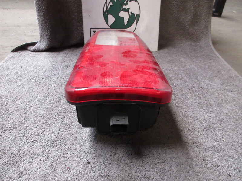 DAF 2002663 ACHTERLAMP DAF XF CF LF EURO 6 LINKS - Feu arrière pour Camion: photos 3 DAF 2002663 ACHTERLAMP DAF XF CF LF EURO 6 LINKS - Feu arrière pour Camion: photos 3