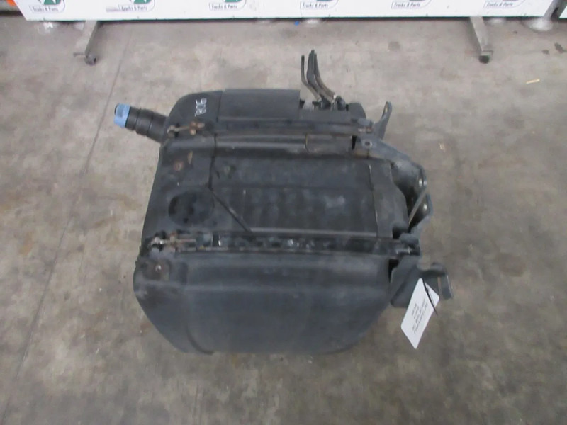 DAF 2036119 AD BLUE TANK DAF CF 450 EURO 6 // 130 LITER MODEL 2020 - Réservoir de carburant pour Camion: photos 5 DAF 2036119 AD BLUE TANK DAF CF 450 EURO 6 // 130 LITER MODEL 2020 - Réservoir de carburant pour Camion: photos 5