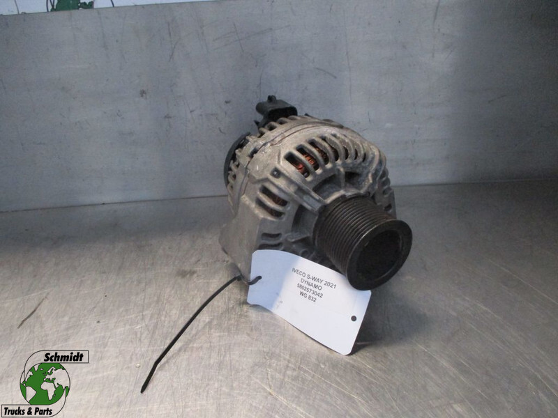 Iveco S-WAY 5802573042 DYNAMO EURO 6 MODEL 2021 - Alternateur pour Camion: photos 1 Iveco S-WAY 5802573042 DYNAMO EURO 6 MODEL 2021 - Alternateur pour Camion: photos 1