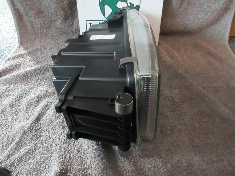 MAN 81.25101-6521 // 81.25101-6797 MISTLAMP MAN NIEUWE !!! LINKS - Feu anti-brouillard pour Camion: photos 2 MAN 81.25101-6521 // 81.25101-6797 MISTLAMP MAN NIEUWE !!! LINKS - Feu anti-brouillard pour Camion: photos 2