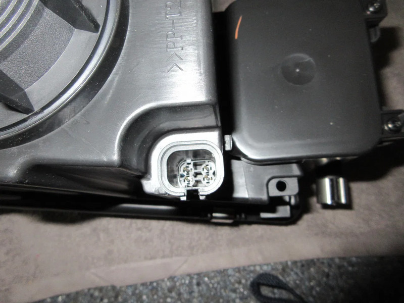 MAN 81.25101-6521 // 81.25101-6797 MISTLAMP MAN NIEUWE !!! LINKS - Feu anti-brouillard pour Camion: photos 5 MAN 81.25101-6521 // 81.25101-6797 MISTLAMP MAN NIEUWE !!! LINKS - Feu anti-brouillard pour Camion: photos 5