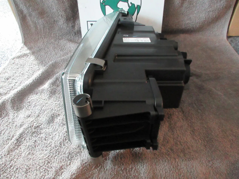 MAN 81.25101-6522 // 81.25101-6798 MAN MISTLAMP NIEUWE !!! RECHTS - Feu anti-brouillard pour Camion: photos 5 MAN 81.25101-6522 // 81.25101-6798 MAN MISTLAMP NIEUWE !!! RECHTS - Feu anti-brouillard pour Camion: photos 5