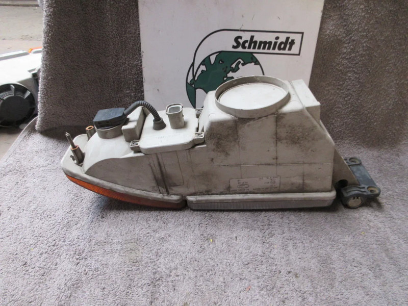 MAN 81.25320-6090 MAN TGA RECHTS MISTLAMP MODEL 2005 - Feu anti-brouillard pour Camion: photos 4 MAN 81.25320-6090 MAN TGA RECHTS MISTLAMP MODEL 2005 - Feu anti-brouillard pour Camion: photos 4