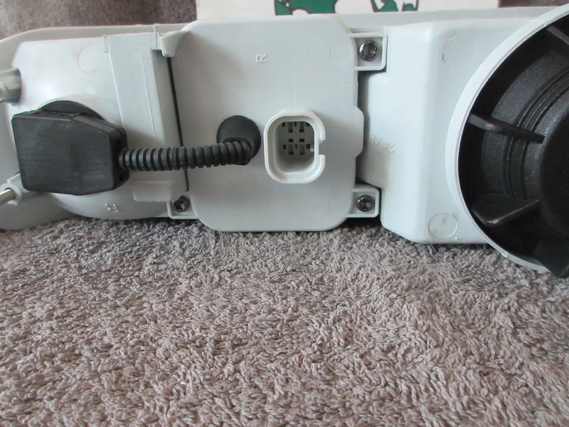 MAN 81.25320-6111/6091//81.25320-6112//6092 MISTLAMP R+L NIEUWE & GEBRUIKT EURO 3 - Feu anti-brouillard pour Camion: photos 4 MAN 81.25320-6111/6091//81.25320-6112//6092 MISTLAMP R+L NIEUWE & GEBRUIKT EURO 3 - Feu anti-brouillard pour Camion: photos 4
