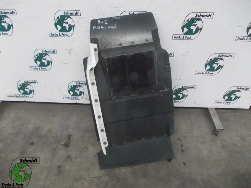 MAN 81.66410-0307/0309 ACHTER SPATBORD LINKS - Carrosserie et extérieur pour Camion: photos 1 MAN 81.66410-0307/0309 ACHTER SPATBORD LINKS - Carrosserie et extérieur pour Camion: photos 1