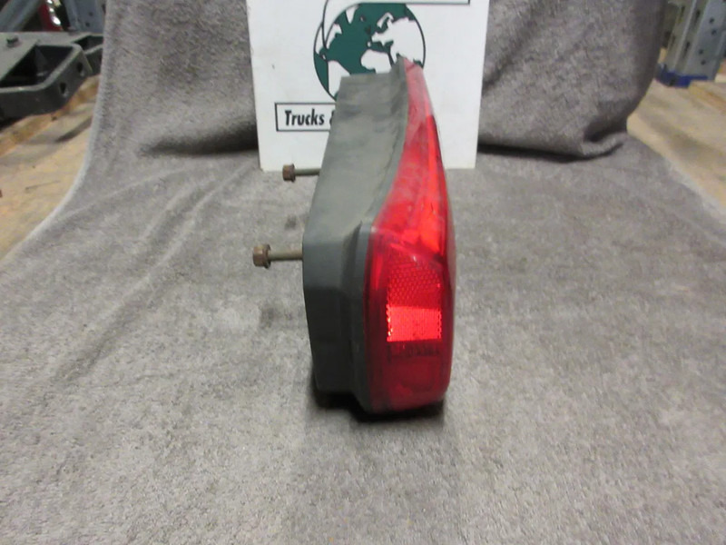 Mercedes-Benz A 003 554 17 03 ACHTERLAMP MERCEDES 1845 EURO 6 - Feu arrière pour Camion: photos 2 Mercedes-Benz A 003 554 17 03 ACHTERLAMP MERCEDES 1845 EURO 6 - Feu arrière pour Camion: photos 2