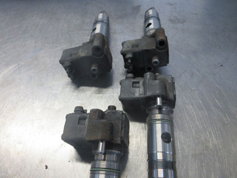 Mercedes-Benz A 028 074 63 02 INJECTORS MERCEDES AXOR EURO 5 - Filtre à carburant pour Camion: photos 2 Mercedes-Benz A 028 074 63 02 INJECTORS MERCEDES AXOR EURO 5 - Filtre à carburant pour Camion: photos 2