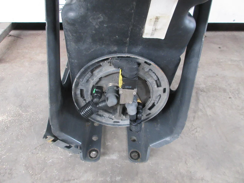 Réservoir de carburant pour Camion Mercedes-Benz A 960 470 15 15 AD BLUE TANK MERCEDES BENZ MP 4 EURO 6: photos 10