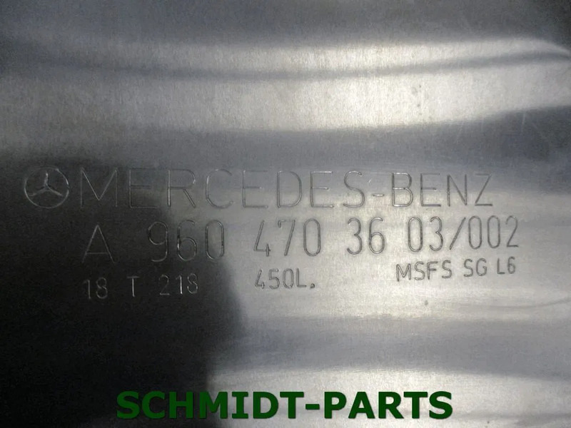 Mercedes-Benz A 960 470 36 03 DIESELTANK NIEUWE 10 X OP VOORRAAD MERCEDES ACTROS - Réservoir de carburant pour Camion: photos 2 Mercedes-Benz A 960 470 36 03 DIESELTANK NIEUWE 10 X OP VOORRAAD MERCEDES ACTROS - Réservoir de carburant pour Camion: photos 2