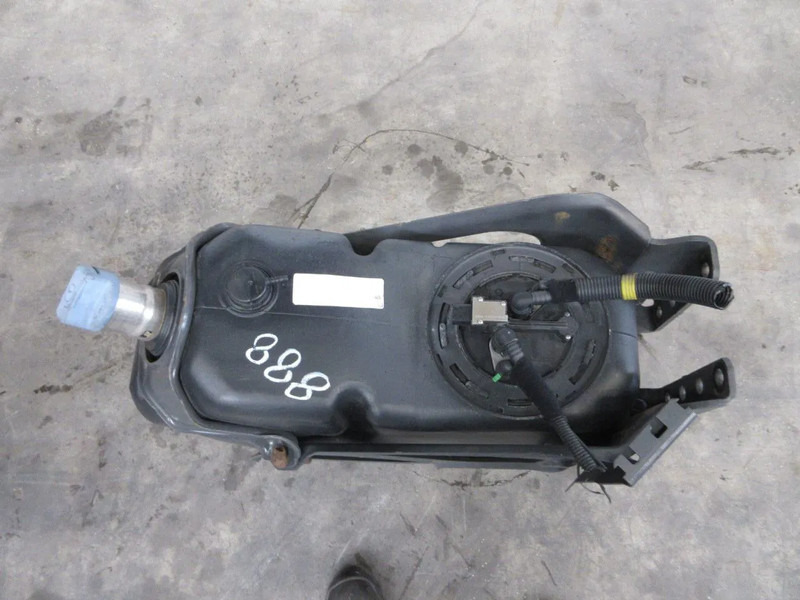 Mercedes-Benz A 960 470 40 15 // A 960 470 27 15 // A 960 470 28 15 AD BLUE TANK MERCEDES MP4 - Réservoir de carburant pour Camion: photos 5 Mercedes-Benz A 960 470 40 15 // A 960 470 27 15 // A 960 470 28 15 AD BLUE TANK MERCEDES MP4 - Réservoir de carburant pour Camion: photos 5