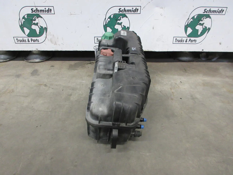 Mercedes-Benz A 960 501 90 03 WATERTANK MERCEDES BENZ 1833 MP4 EURO 6 - Vase d'expansion pour Camion: photos 4 Mercedes-Benz A 960 501 90 03 WATERTANK MERCEDES BENZ 1833 MP4 EURO 6 - Vase d'expansion pour Camion: photos 4