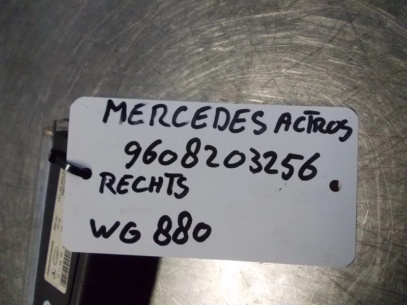 Mercedes-Benz ACTROS A 960 820 32 56 LED MODULE RECHTS EURO 6 - Feu avant pour Camion: photos 2 Mercedes-Benz ACTROS A 960 820 32 56 LED MODULE RECHTS EURO 6 - Feu avant pour Camion: photos 2