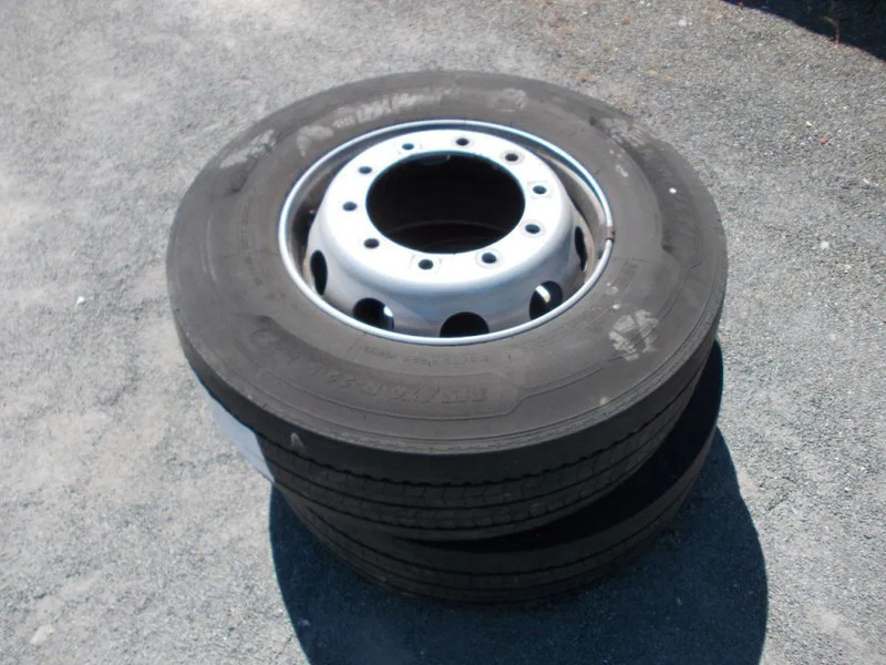 Michelin 315/70 R 22.5 MICHELIN 2 STUKS OP VOORRAAD M+S PROFIEL CA 60% - Pneu pour Camion: photos 2 Michelin 315/70 R 22.5 MICHELIN 2 STUKS OP VOORRAAD M+S PROFIEL CA 60% - Pneu pour Camion: photos 2